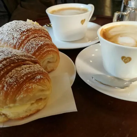 住宿加早餐酒店 Domus Del Borgo Antico 吉诺萨