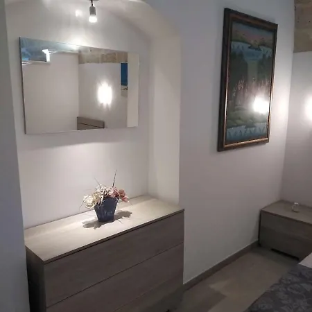 住宿加早餐酒店 Domus Del Borgo Antico 吉诺萨