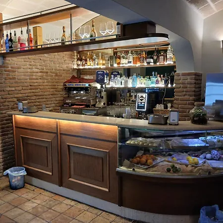 فندق مبيت وإفطار Domus Del Borgo Antico جينوسا
